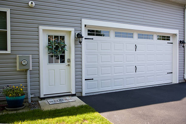 24/7 Emergency Garage Door Panel Replacement experts in Clinton County County, IL